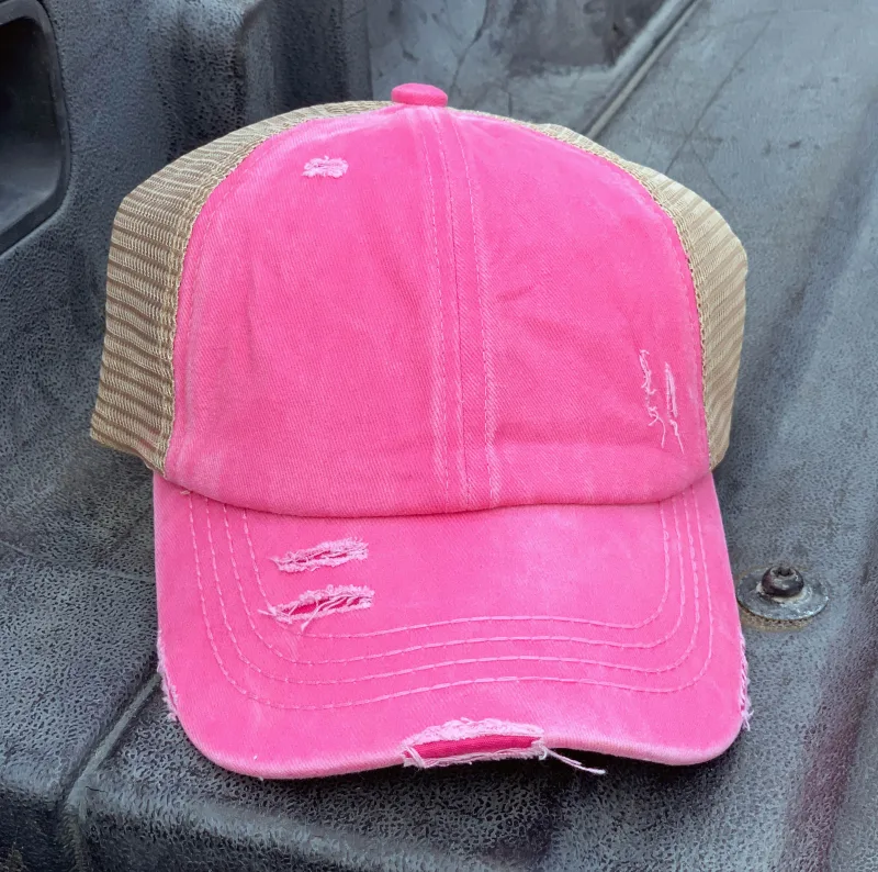 Autentisk pink CC Beanie CrissCross high ponytail trucker cap med distressed wash denim