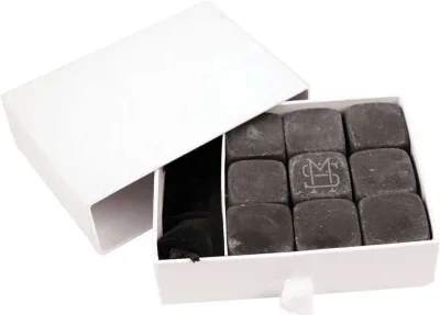 9-delad whiskysten-set i basalt, 1" x 1", med valfri lasergravyr