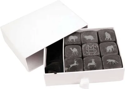 9-delad whiskysten-set i basalt, 1" x 1", med valfri lasergravyr